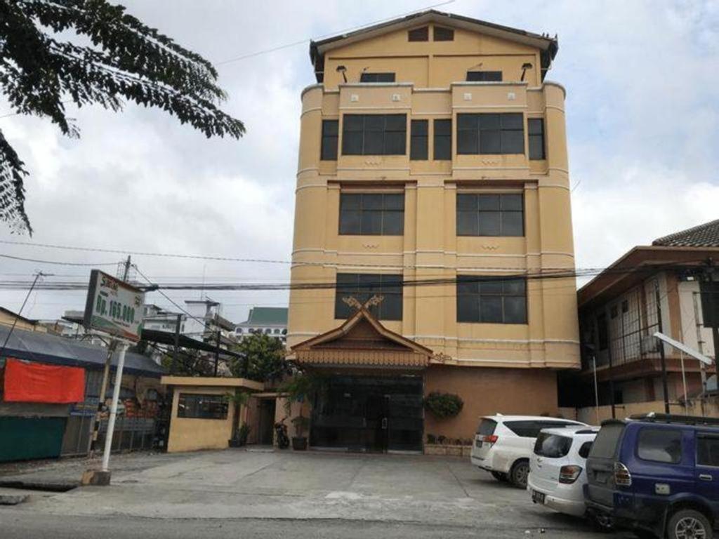 Sabrina Hotel Sisingamangaraja Pekanbaru Ngoại thất bức ảnh